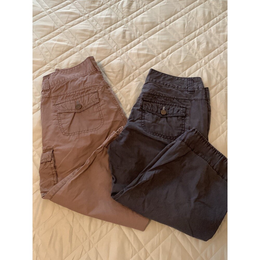 Bundle of 2 Loft Cargo Capri Pants size 0P